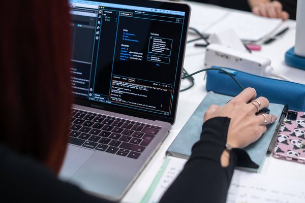 El sector de la programación crece en tamaño y aumenta en un 8% el salario medio