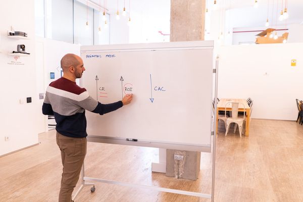 6 hacks de Growth Marketing para asegurar los objetivos de negocio y eficientar costes e inversión en 2022