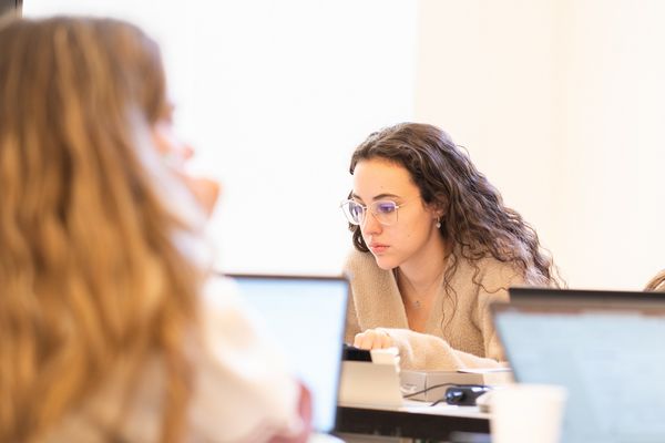 Los perfiles junior digitales obtienen sueldos hasta 13 veces más altos que la media de los jóvenes españoles