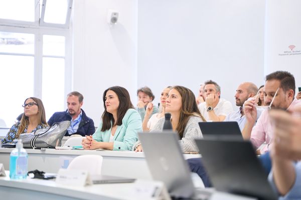 Los profesionales especializados en negocio y transformación digital logran un aumento salarial en torno al 20%