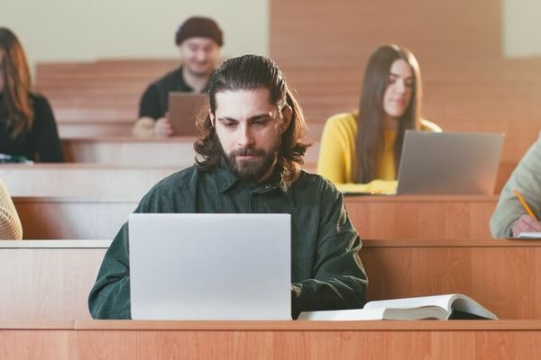 ¿Qué diferencias hay entre un máster y un MBA?