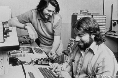 Teme a dos chavales en un garaje