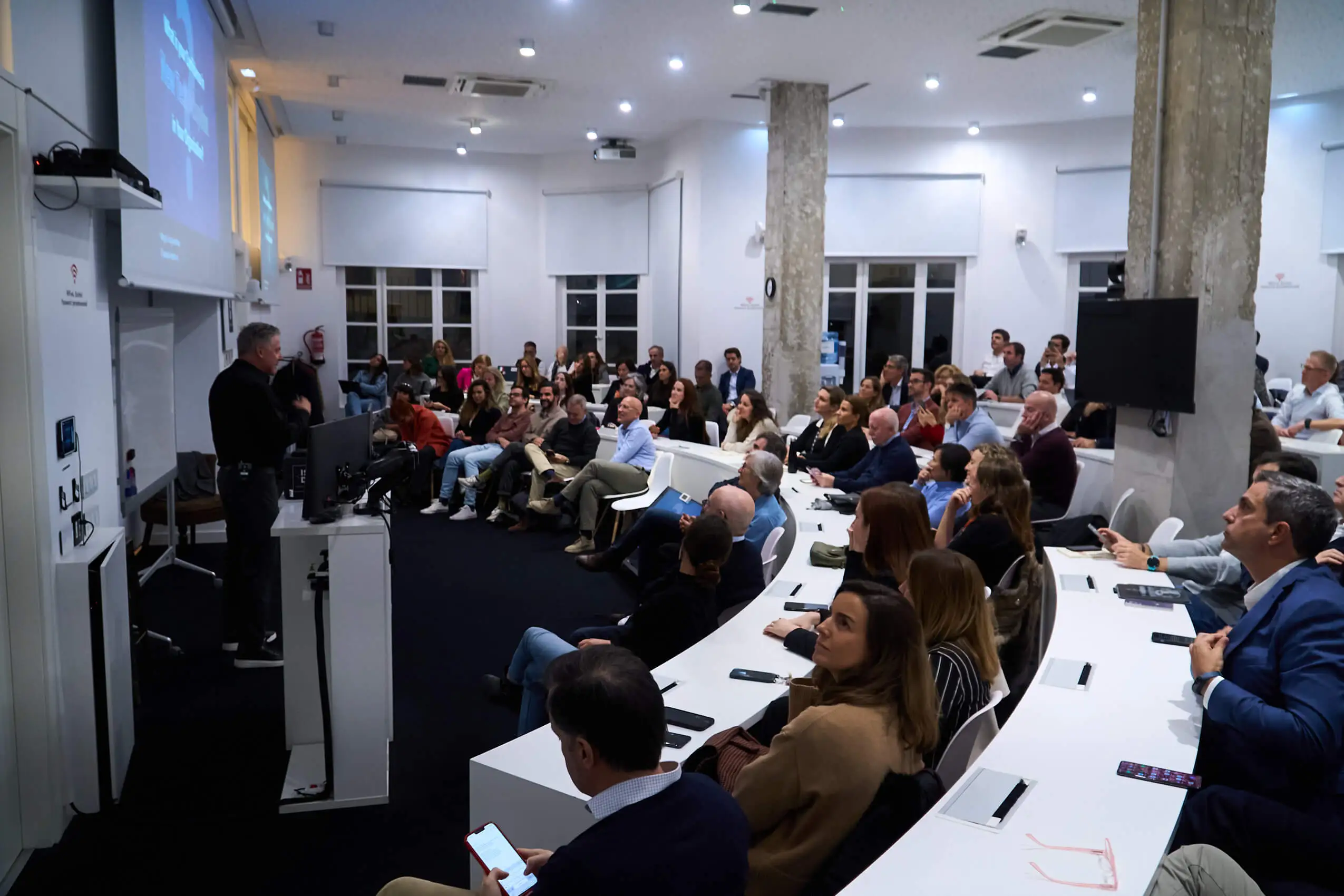 Guía para implementar la IA: resumen de nuestra última masterclass