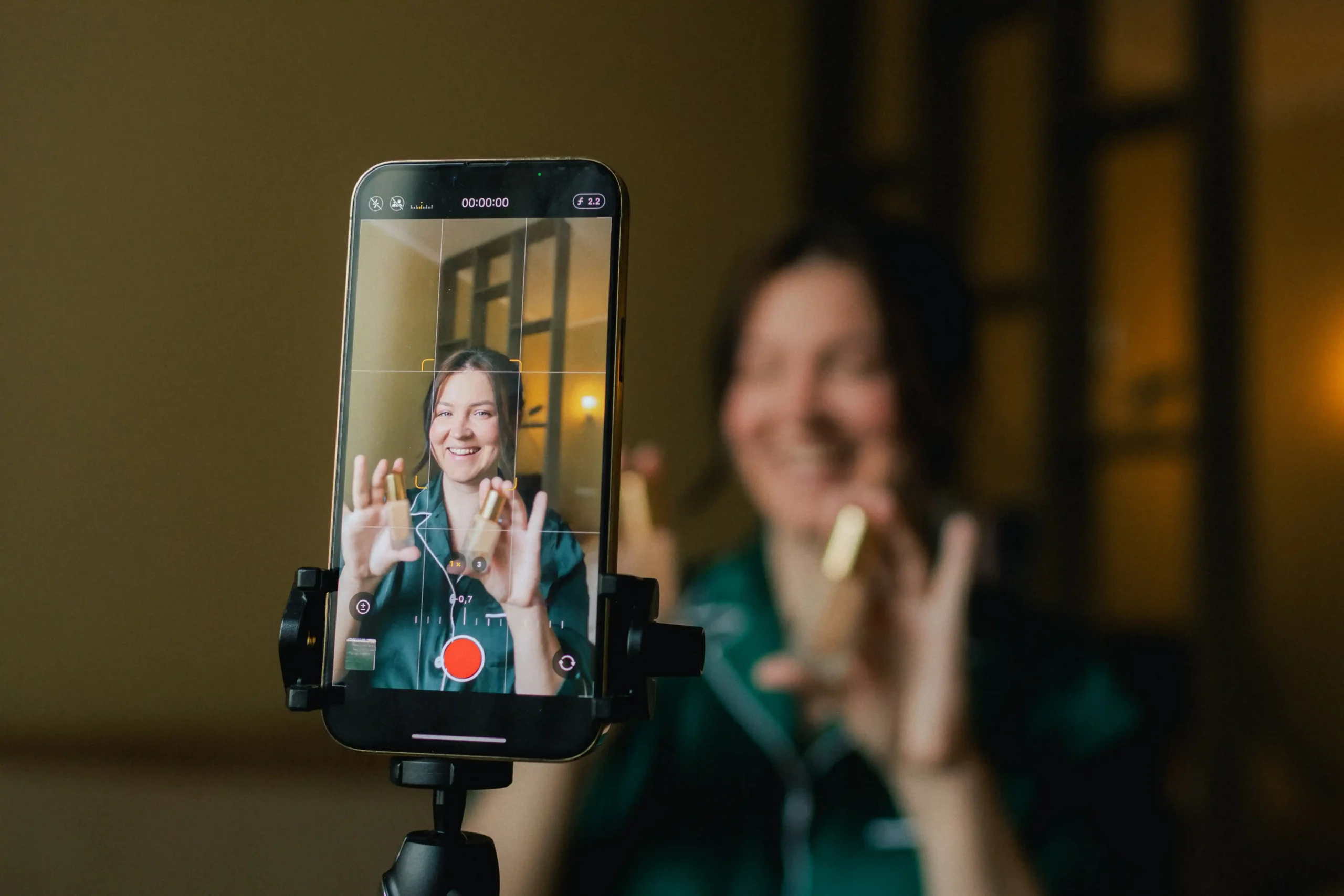 TikTok lanza programa global para creadores de noticias e impulsa la información de calidad en 2025