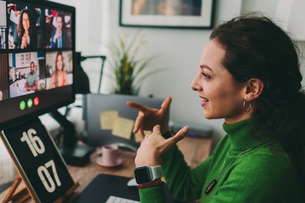 ¿Por qué cada vez más personas eligen o cambian a una carrera digital en lugar de una carrera tradicional?