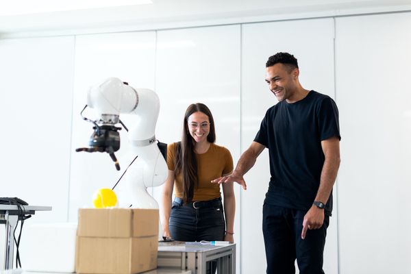 Desempleo en algunas industrias por covid y automatización