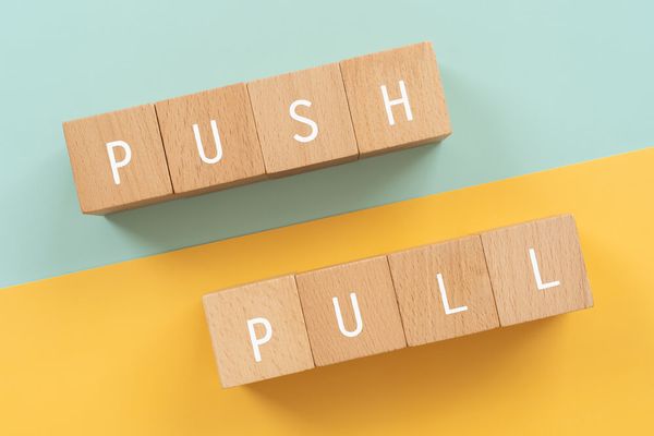 Estrategia Push y Pull: qué son y cuándo aplicarlas